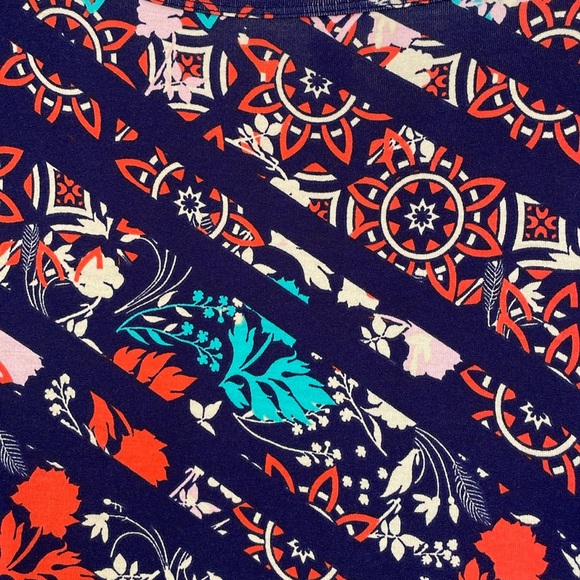 LulaRoe Geometric  & Floral Printed Perfect T High Low Top-#0225 - Picture 8 of 12